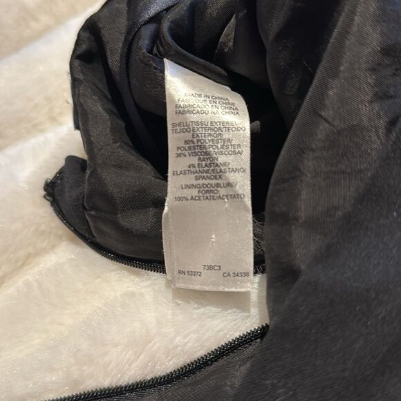 French Connection Size 4 Black Pleated Suiting Skirt w/ Pockets - Picture 10 of 11